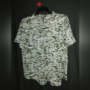 Cooper & Ella Green White Blouse Short Sleeve 1X Pre-owned Ruffle Collar Pre-own